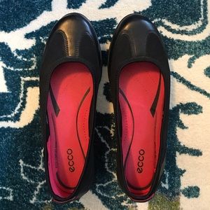 Ecco Black Leather Flat Walking Shoe Size 40